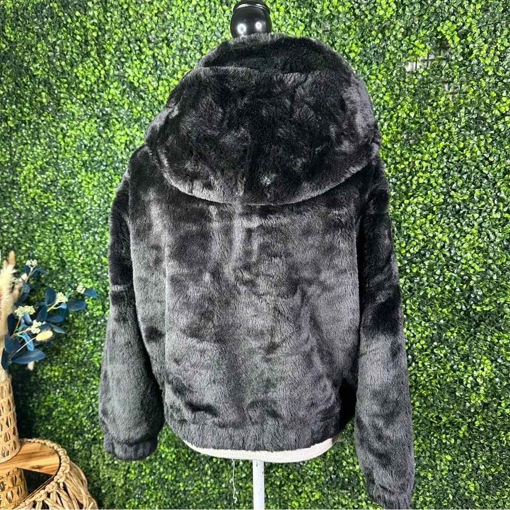 Nwt Philosophy‎ Black faux fur hooded Jacket nwt size medium